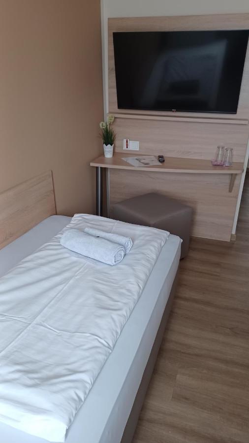 Pension Am Stern Leipzig Buitenkant foto